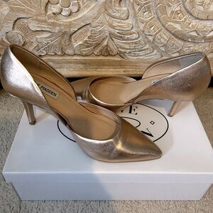 Steve Madden size 7.5 Shelia pointed toe shoes in rose gold